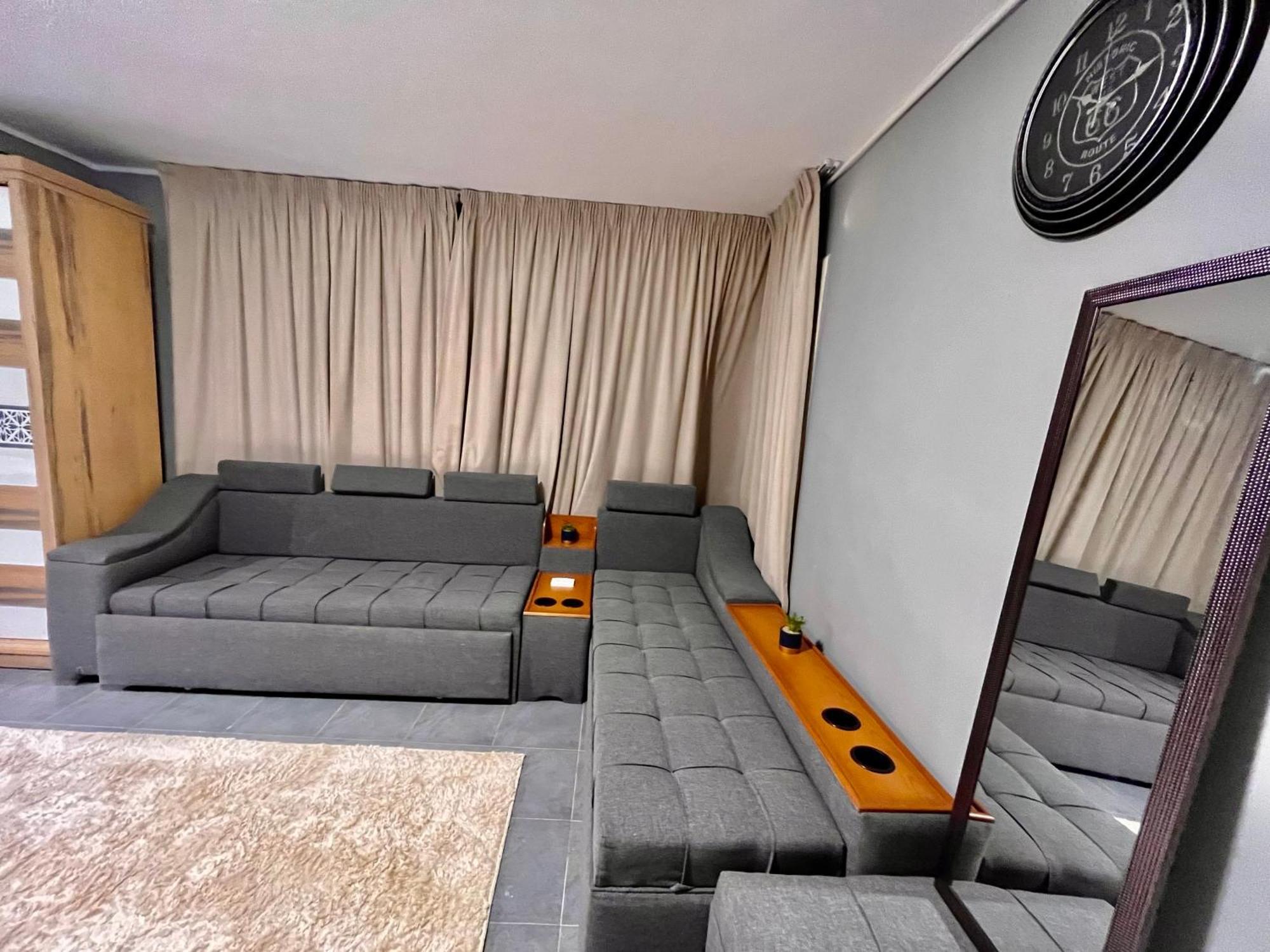 Cozy Studio W.private Heated Swimming Pool In New